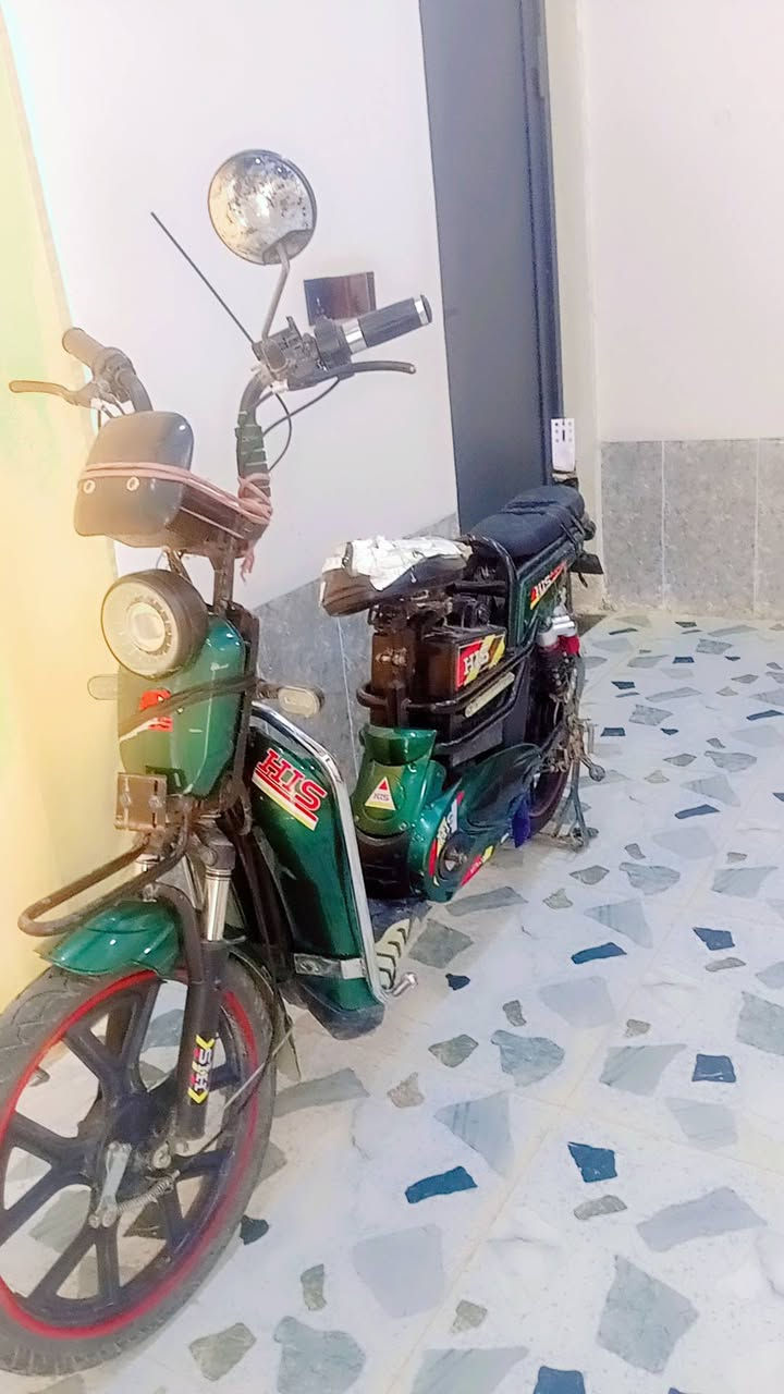 سلام عليكم يوجد بايسكل شحن
الحجم 20 
البطاريات نضيفات حيل زينات 
كهربائيات كله شقاله 
الضو زنون 
الشاشه مضلله 
السعر 200 وبي مجال حگ الجيه 
المكان كركوك الحويجة قريه حوض / 6
الاستفسار عله الرقم ‏‪***********‬
والخاص مفتوح 
وحيالله الجميع 🌹
