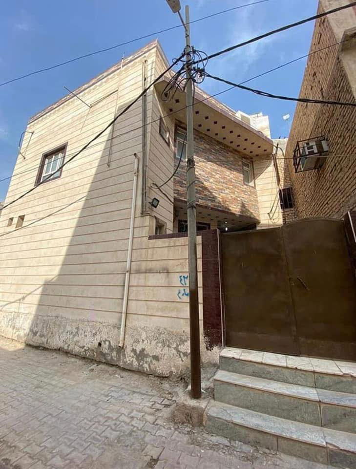 🪬بنايه للبيع مكونه من ثلاث شقق🔷

           📍 السماوه القشله عالشط بضهر الكورنيش 

المساحه (217) متر. بواقع ثلاث شقق معزولات شقتين ارضيات 

والشقه طابق ثاني كل شاقه بابه معزوله  بناء درجه اولى الارضيه مرمر  

السعر خاص حسب رغبة الزبون 

للاستفسار الاتصال ع الرقم (***********)
