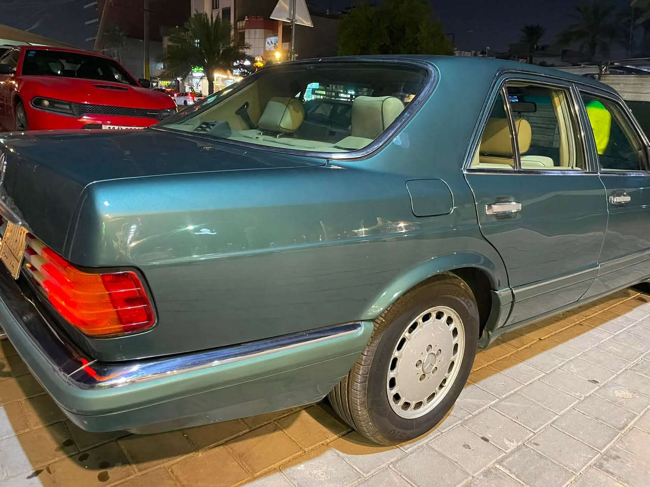 السلام عليكم
مارسدس جامبو 300se موديل 1990
بلاديه بدون أي نقص 
اكسل جديد 
دبل مروحه 
فتحه سقف
كشنات كهرباء 
دبل فيتيم 
دبل هورن 
نقصه الوحيد يحتاج دوشمه للكشنات فقط 
السياره جاهزه ومآبيه أي نقص ان شاء الله 
السعر 90وبيه مجال للشراي 

المكان شارع فلسطين 
الرقم ***********
