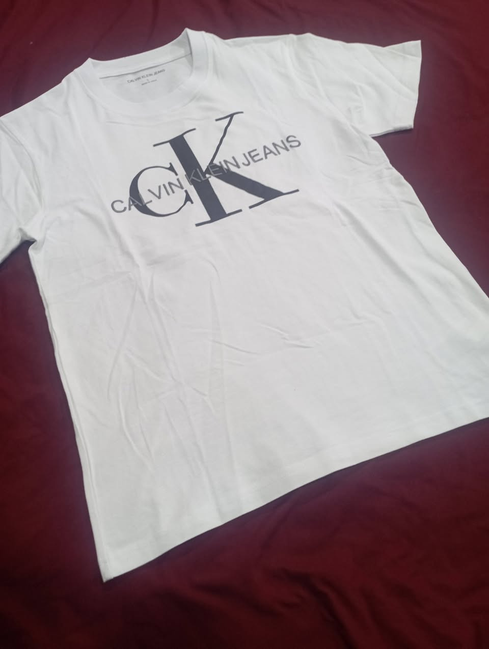 السلام عليكم
عندي تيشيرتات وبجايم  رجالية ، نسائية 
ماركات عالمية أوربية جديد 
قطع مختلفة سعر المفرد من 5000 إلى 7000 حسب الموديل 
عندي تقريبا 200 قطعة الي يريدهن شلع يتواصل خاص 
أو على الواتساب ***********
