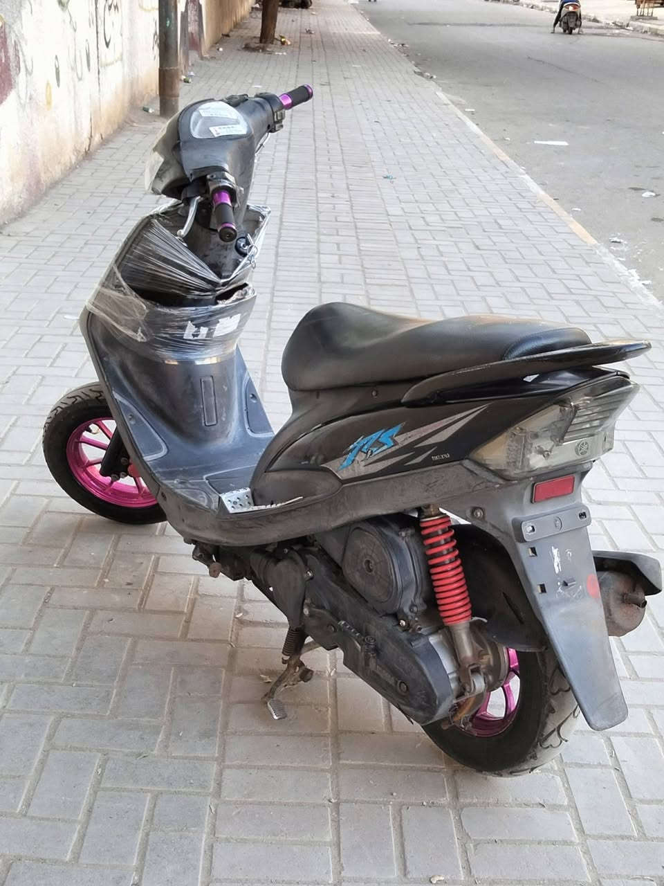 السلام عليكم مكلف باالنشر دراجة ماكس ياباني دراجة شلعه معدل كهربائيات كله شغاله دراجه جديدة بلادية اي نقص مابيها جيب فيتر وتعال العنوان بغداد مدينه الصدر قرب مطعم ليمونه الاتصال على الرقم ***********
