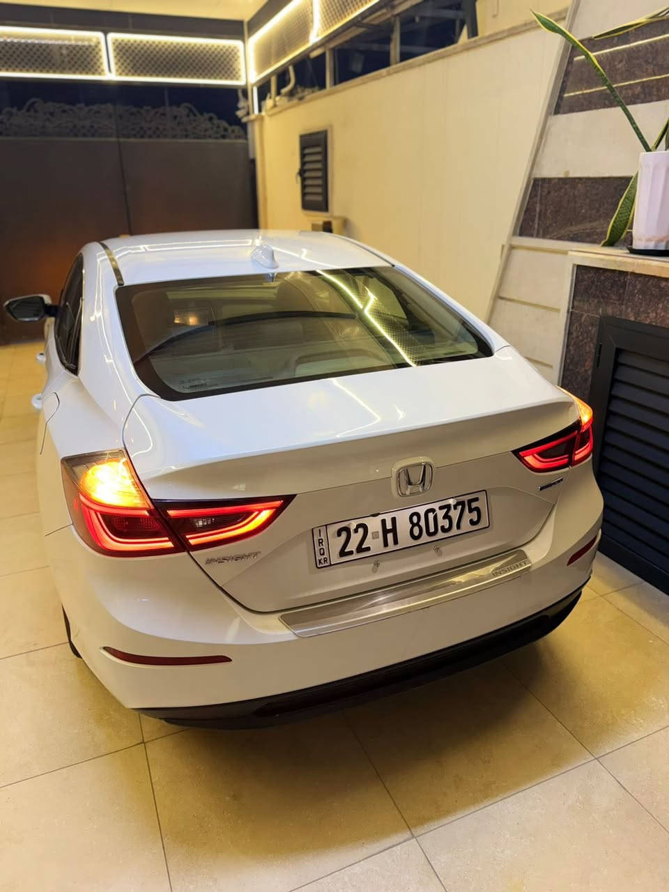 هوندا انسايت هايبرد 2021 رقم اربيل بأسمي 
لون فيلي
حادث السياره الجاملغ الخلفي اليمنه فقط بارد السياره بدون قطره صبغ فقط تكحيل على كد اصبعين بارد بنهايه الجاملغ بصف البگ لايت لا دواخل ولا چوي بارد فقط مرفق مع الصور 
صور الحادث مرفقه
 بدون اير باگ
فول مواصفات فقط بدون فتحه
ا1500 cc 
بطارية ليثيوم  
شاشة كبيره لمس 
كار بلي - اندرويد اوتو
 كاميرا خلفية  ثلاث وضعيات 
بصمة 
دخول ذكي 
تشغيل عن بعد 
انظمة قيادة  ECO / Sport / Normal
نظامة EV فقط كهرباء 
هاند بريك بصمة كهرباء  
‏،Brake hold
اضوية زينون
أضوية LED 
كشافات ضباب led
 شفتات ستيرن
تحكم ستيرن
مثبت سرعة
رادار تفاعلي 
تحذير خلفي 
وتوقف ذاتي
تحديد مسار
مانع انزلاق ABS
مانع تصادم
السعر ( 145) ورقه وبيها مجال السياره ربع متخلي عليه جديده لوك   
مكان السيارة صلاح الدين الضلوعيه 
***********
