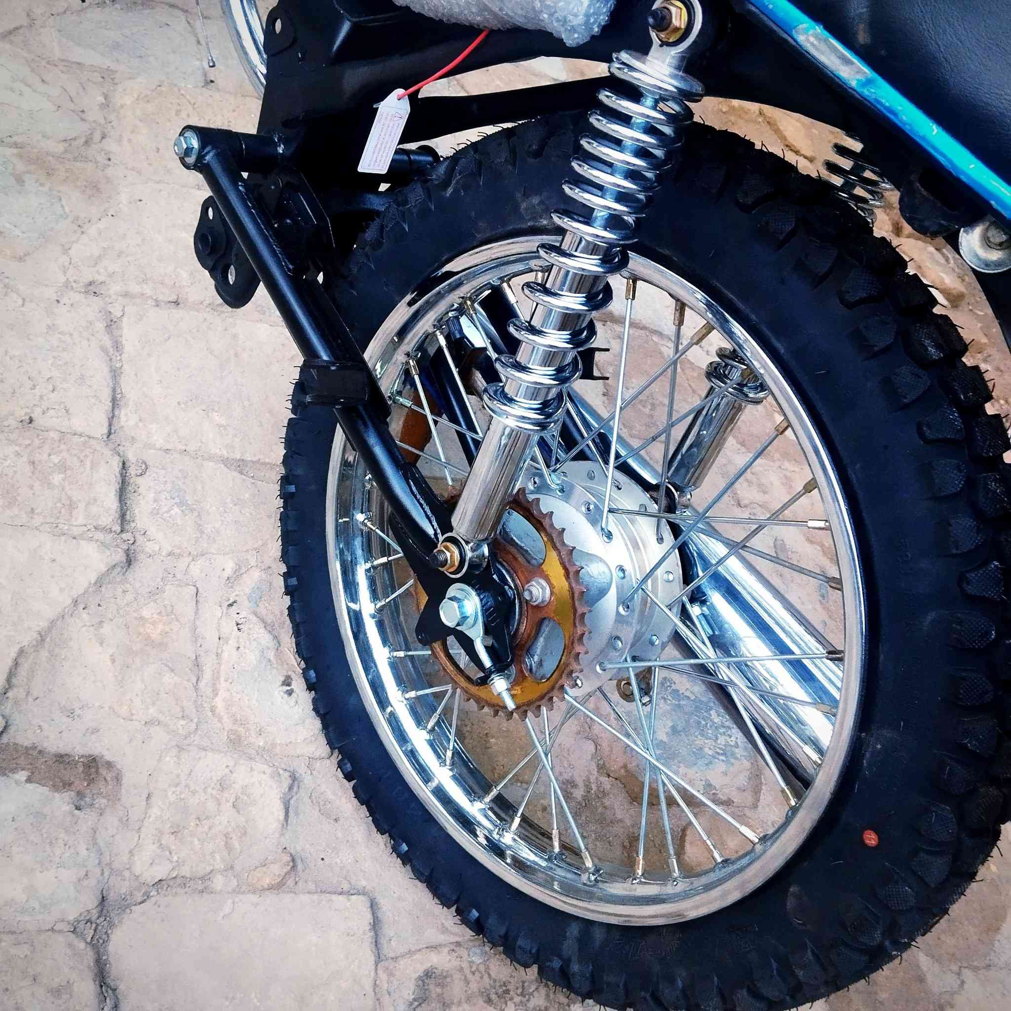 4 گير مديل 26 دراجه كلك نقصها محرك سعرها 275 قفل قفل دراجه برغي ماعايزه كلشي بيها شغال بعد وياها غراض سله وكابريته وجك ودواسه  شراي تصل ***********
