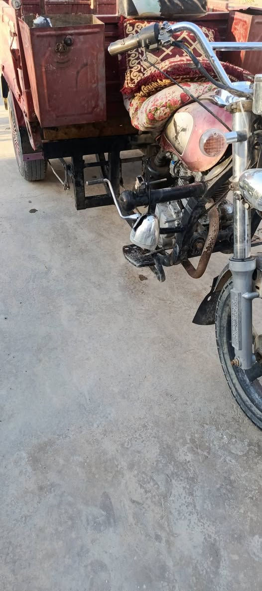 سلام عليكم ستوته موديل 2015 مكفوله من الخياس ستوته نضيفه ومكينه خير من الله ستوته ماناقصها غير بس صفاحيات  وبك لايتات وره فقط والباقي كله كفاله ستوته مال جناي الله شاهد السعر 1100 وبيها مجاال مستعجل ع بيعتها الموشراي لا يدخلي رجائن ***********
