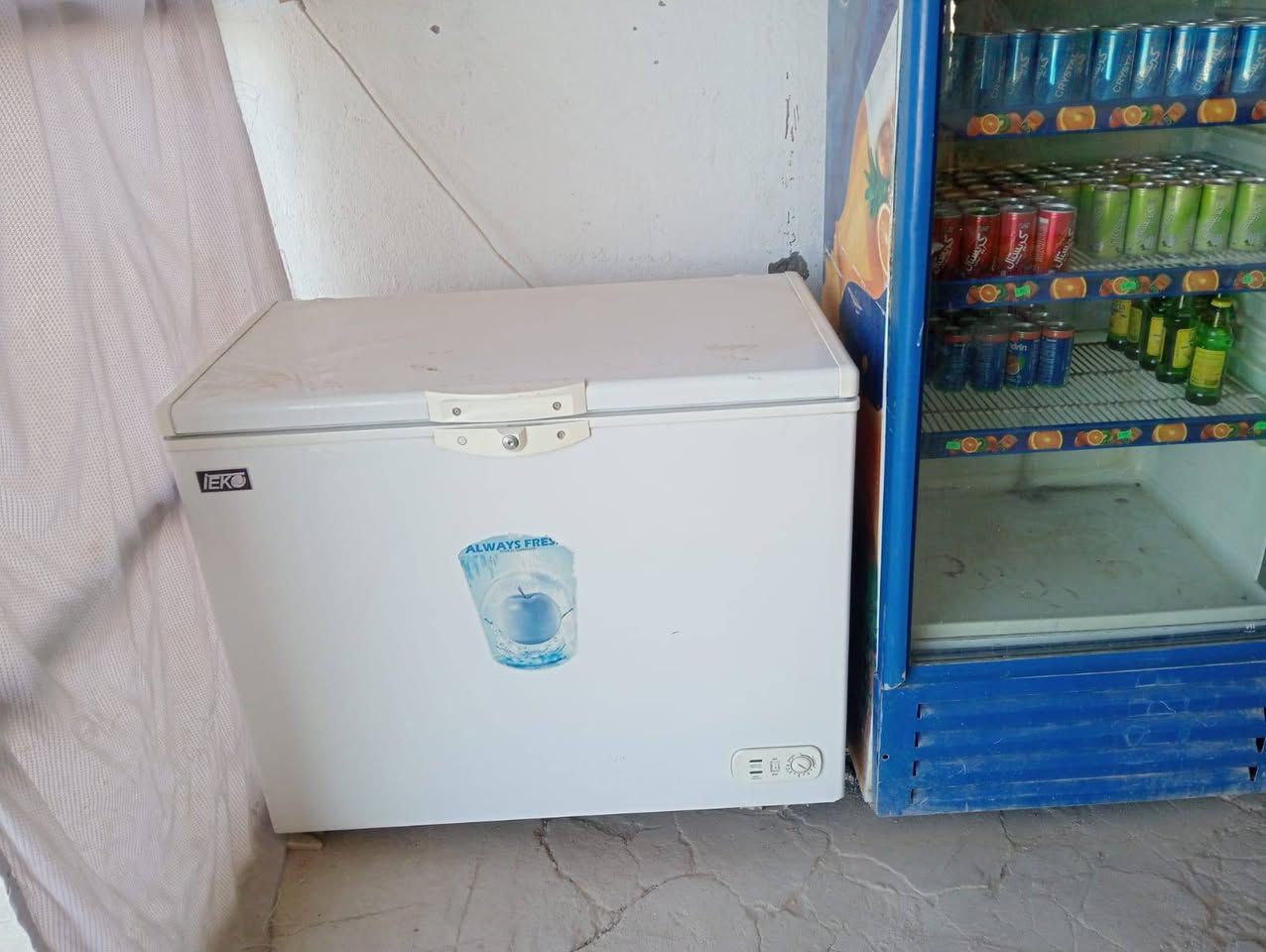 برادات 4 ومجمده 
مليون وربع وبيهن مجال شغالات ثلج ونضيفات 
العنوان كربلاء الحر الجماليه 
‏‪***********‬‏
