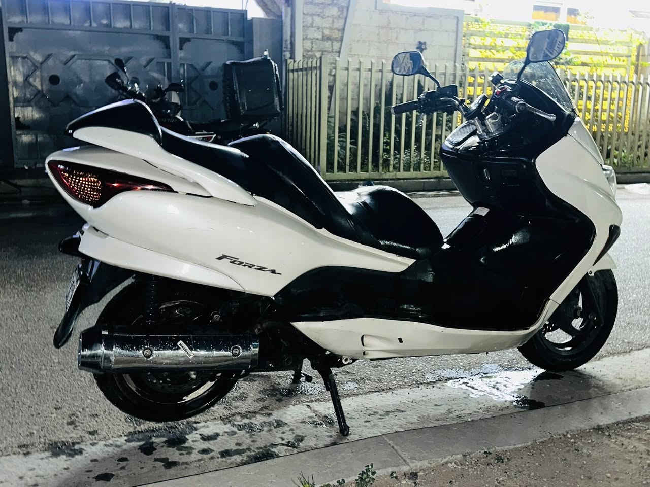 سلام عليكم شباب 👋🏻
بسم الله ماشاء الله رمضان كريم عليكم 

فورزه( 0.8 ) abs /للبيع لون ابيض دراجه 6كير 3تحويلات 

كير ومكينه كفاله دراجه تخبل ونصبتها بعد احلا 

بصمه

بيها سكيورتي(جهاز إنذار ) و Abs (مانع انزلاق) 

هيرترات(تدفئه بل يدات ) 

 

صالصنه بلادي صوتها طبيعي 

فقط صوت بالكلج يرادلها تصفير

رايدها (١١٠٠) يعني مليون و١٠٠ / وبيها مجال جدا بسيط 

مكان الدرجه بغداد الغزاليه شارع الضغط

متواجد ع خاص وهذا رقم تلفوني واتساب *********** ✨️👋🏻
