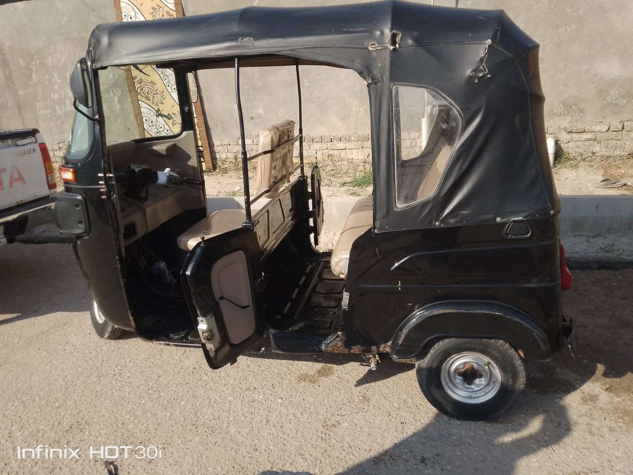 سلام عليكم تكتك للبيع موديل ٢٢ تكتك مكفول من معجون و صبغ  محرك بس زنجبيل بدل كلجات شريكه مامفتوحات رقم ذي قار خياسات مامكصوصا شراي ينتصل رقم الهاتف ***********
