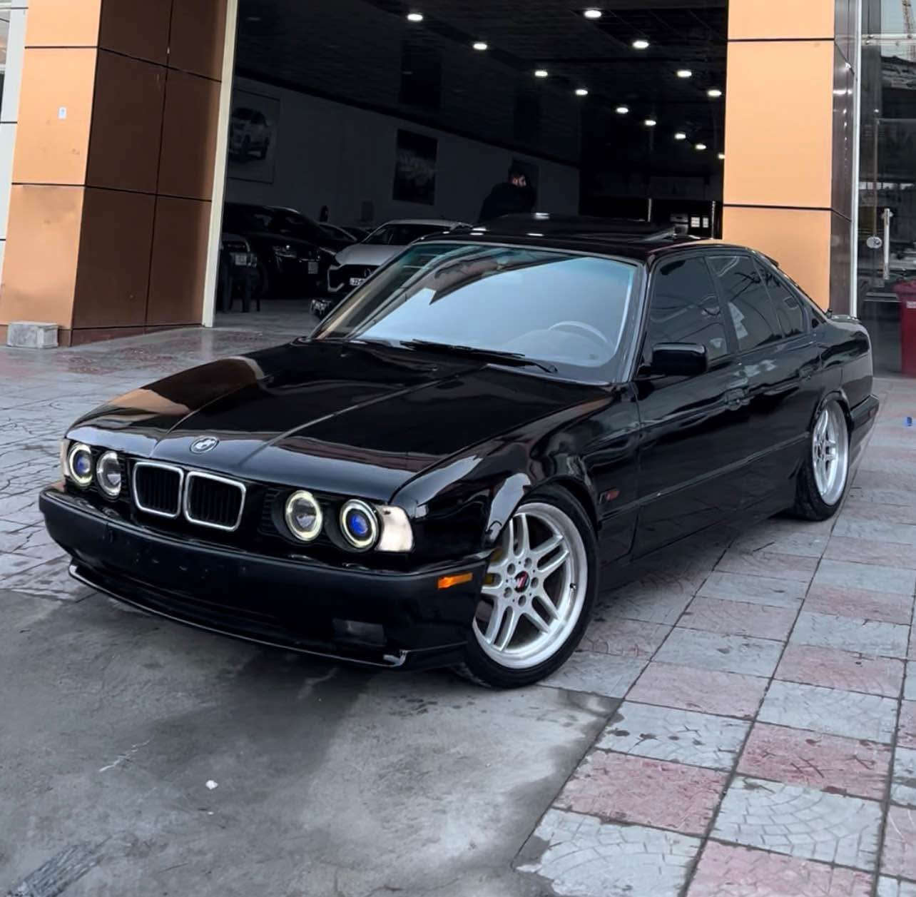 سڵاو رئز bmw مۆدیل ١٩٩١ سەیارەکە فول فولی  سلایتی و تۆماتیکە ٥٢٥  قوتئکی زۆر خۆشی هەیە سەیارەکە بە شەرت ارم و ئەوەلیاتە سەیارەکە بئ مەسرفە بئ دەحمو لئدراوە  تکایە گەر موشتری نی سەرمان مەهئشئنە لەگەل رئز *********** أربيل, العراق
