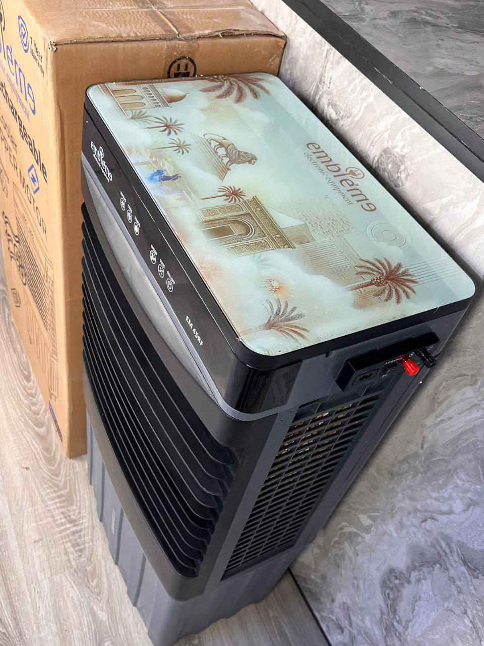 ❄️🔥 مبردة امبليوم عمودية شحن وكهرباء – Embleme EM 45RF 🔥❄️
كونفيره تبريد قوي وأداء يعتمد عليه بالصيف 🌬️
🔹 السعة: 45 لتر
🔹 تعمل بالشحن والكهرباء
🔹 بطارية ليثيوم تدوم طويلاً
🔹 شحن سريع
🔹 محرك نحاسي قوي (Copper Motor)
🔹 ريموت كنترول للتحكم عن بعد
🔹 توزيع هواء ممتاز
🛡 ضمان حقيقي لمدة سنة كاملة
مثالية للبيت، المحلات، والكافيهات ✨
راحة وبرودة بدون انقطاع 💨❄️

السعر : 215 الف 
التوصيل جميع المحافظات 10
الحجز و الأستفسار واتساب: ***********
او تعلق و اني اراسلك
