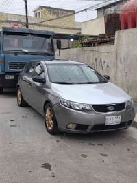 فورتي للبيع موديل ٢٠١٢ فول عده البصمه محرك ٢٠٠ بيهه ٣ قطع سعر 80 مكاني...