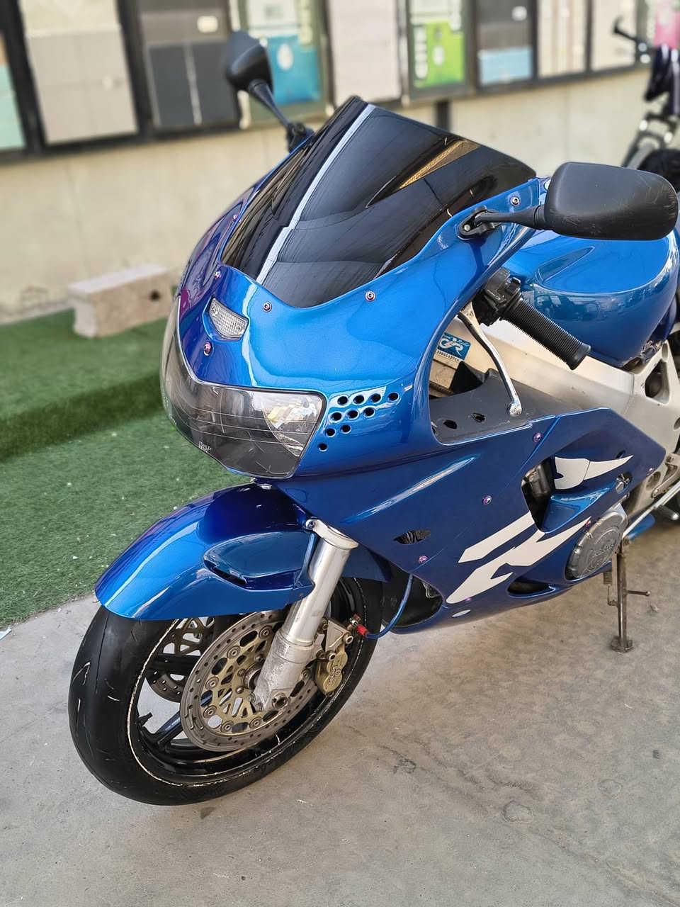 للبيع هوندا CBR 919 مكفولة كير و محرك وكهربائيات
صافية و خرسة (صفارة) مابيها اي عيب مال جناي
***********
