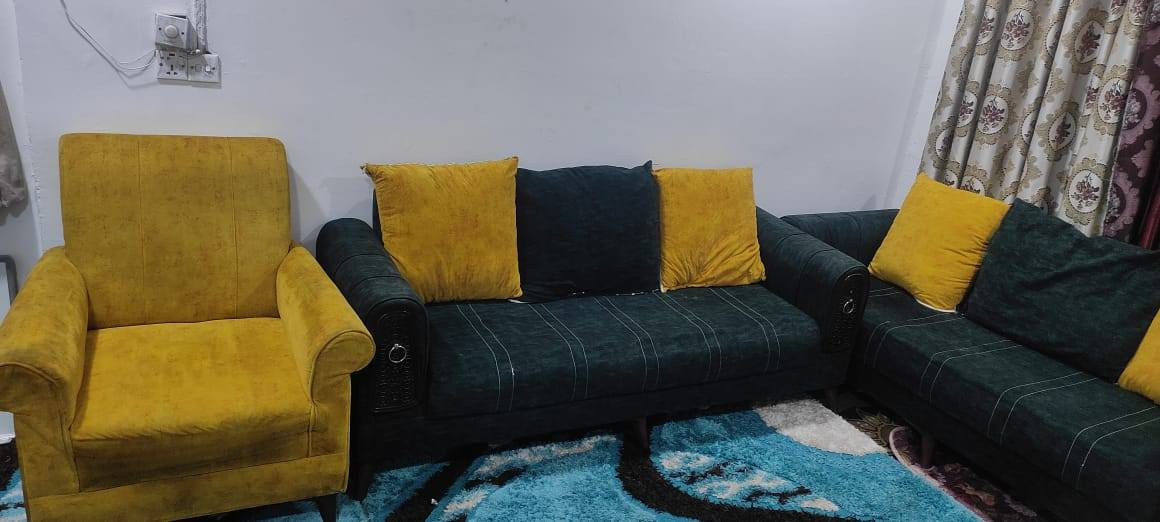 تخم للبيع ٨ مقاعد مابي اضرار نظيف جدا تزكام  للاستفسار الاتصال على الرقم ***********
