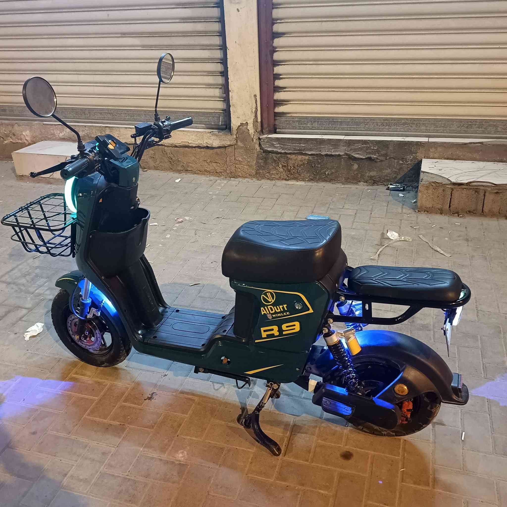 السلام عليكم دراجه للبيع شحن نظافه فول وتشوف بعينك دراجه كل شي ما ناقصها كل شي شغال طفار صندوق قفار ستيره الشاير قلوب الي وناصي ولايه الوان تجي وتفحص وبريك ورا وقدام كل شيء شغال بطاريات الكبار 32 دراجه ما ناقصها اي شيء والسعر475 وبيه مجال والرقم تصال***********
