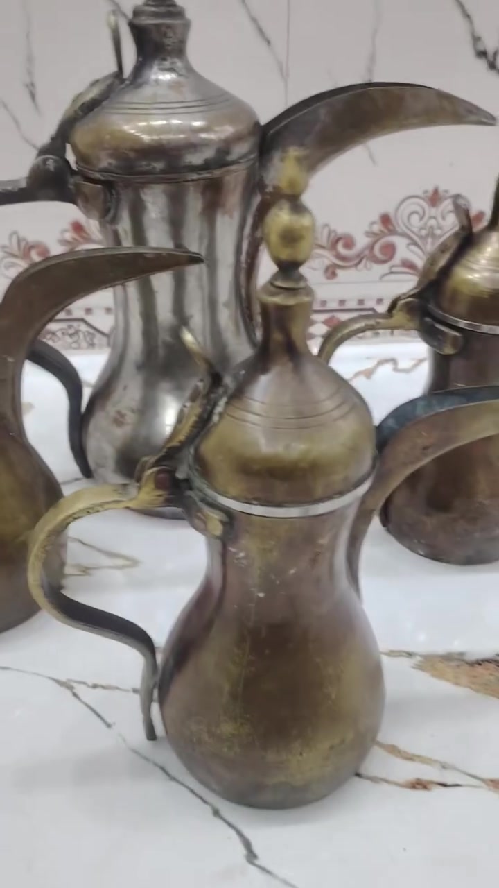 دله قهوه عربي سيت ٤ قطع رسلان باله دلال قديمه مو جديد مستخدم باله كويتي تريد تفضل موجود توصيل كل العراق
*********** واتساب فقط
