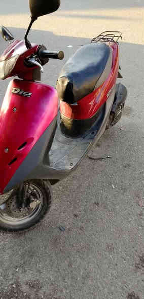 سلام عليكم ورحمه الله وبركاته
دراجه هونده للبيع 
اي عيب مابي محرك بل شرط ممفتوح 
دراجه نضيفه عوزه غسل فقط كهربائيات كامله شغاله 
نكره سلف فقط عوزه باتري باتريه ضعيف 
#السعر 225 وبيه مجال 
***********
