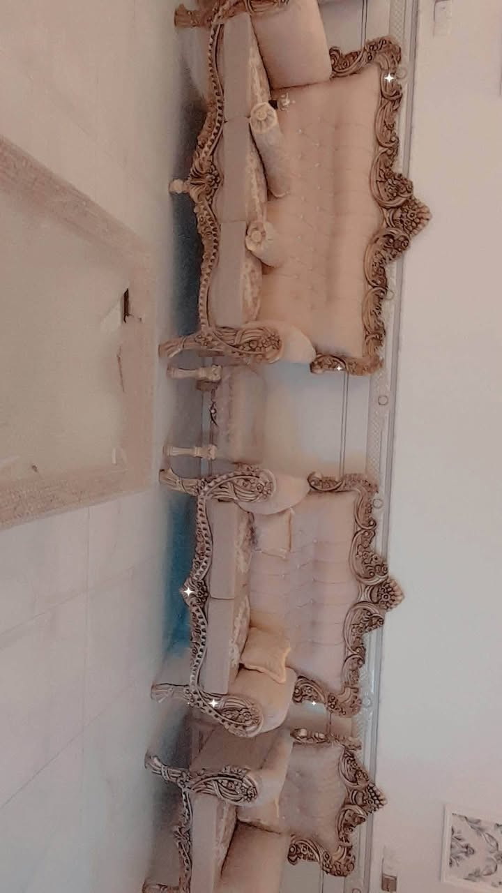 سلام عليكم تخم للبيع 10مقاعد جديد ماصارلي شهر من السعر 900 وبي مجال بصيط اخته العنوان الديوانيه منطقت النسيج ماقابيل مجمع الخليفاوي الاتصال على هذا الرقم ***********
