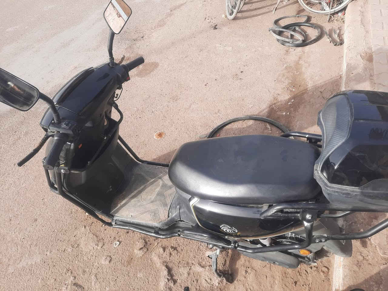 سلام عليكم دراجه شحن ٧ بطاريه شلعه معدل سرعه ١٠٠ حقيقي بس للامانه بيهه بطاريه وحده ضعيفه أخذته قبل شهرين ب٩٠٠ رايدهه ب٦٢٥ ***********
