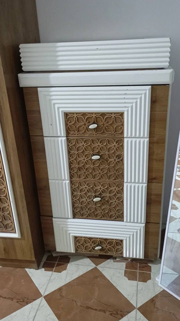 غرفه نوم مستعلمه للبيع 
7 قطع تركي نضيفه 
وبيها خزن سرير 
السعر 500 ألف 
المكان ابو غريب 
الاتصال ع الرقم *********** 
او واتساب

