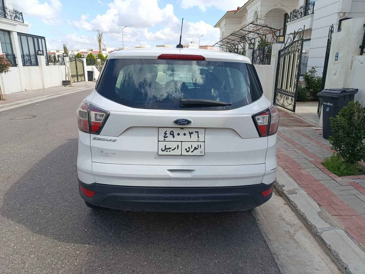 فۆرد ئیسکەیپ 2018 مەکینە گەورە 
180 هەزار کیلۆمەتر ڕۆیشتووە.
چامڵغی لای سایەق گۆڕدراوەو سبووغە لەگەڵ دوو پەڵە لە دەرگای سایەق و دەرگای دواوەی سایەق ،لە وێنەکاندا دیاری کراوە.

ژمارەی شانسی 1FMCU0F76HUA87439
نرخ 110 وەرەقەو مامەڵە.
ژمارەی پەیوەندی ***********

فورد اسکيب موديل 2018 مكينة كبيرة
ماشىة 180 ألف كيلومتر
جاملغ جهة السائق مبدل مصبوغ مع موضعين من باب السائق وباب خلف السائق
موضح بالصورة.
رقم شاصي 1FMCU0F76HUA87439
سعر 110 ورقة وبها معاملة
للتواصل 
***********
*********** أربيل, العراق
