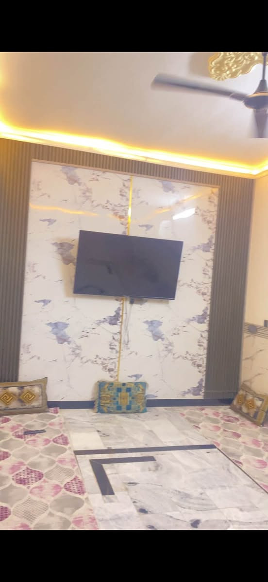 السلام عليكم بيت 🏠
بغداد مدينه الصدر قطاع ٧٥
المساحه ١٤٤ متر 
بناء دراجه أولى حديث ٢٠٢٥
محتويات البيت 
استقبال - حمام خارجي -مطبخ بار -مطبخ حار - حمام داخلي - غرفه نوم - غرفه نوم مع منور خلف الغرفه - صاله كبيره - الطابق الثاني - غرفه نوم عدد ٢ وحمام -سطح استيكر-ملاحظه الغرف الطابق الثاني نقصهم بس كاشي وبيبان 
السعر ٢٢٥ وبي مجال 
الاستفسار : ***********
