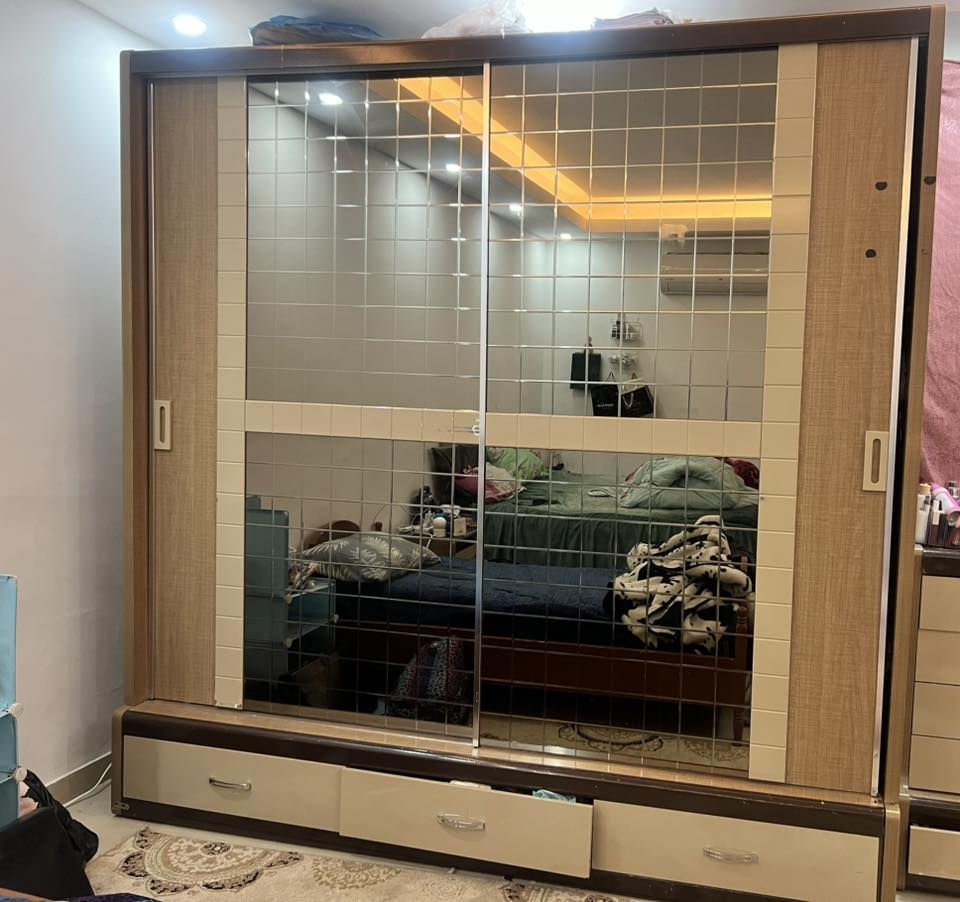 السلام عليكم عندي مجموعة غراض للبيع بغداد
ثلاجه

غرفة نوم تركيه ٨قطع

مرشحة طباخ

كنتور بناتي بابتين وياه سرير هديه

بنكة سقفيه عدد خمسه باناسونك

طباخ غازي

للاستفسار الاتصال على الرقم

***********
