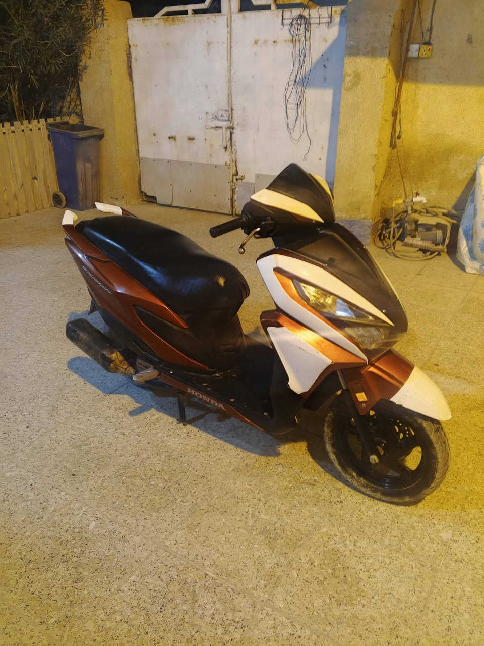 دراجة للبيع هوندا ياباني الاصلي محرك نضيف دراجة نضيفة حيل ماعيزة شي كهربائيات كلة شغالة شرط لايت زنون عالي ناصي تايرات حيل جدد باتري جديد سلف شغال نكرة هندر ايضن نكرة اشاير شغالة رباعي كفرات الأصلية مكاتبة عن سرقة وبيع وشراء أصولي مراوس أو بيع  السعر 800 وبية مجال للشراي مكانة سماوة  36    هاتف***********
