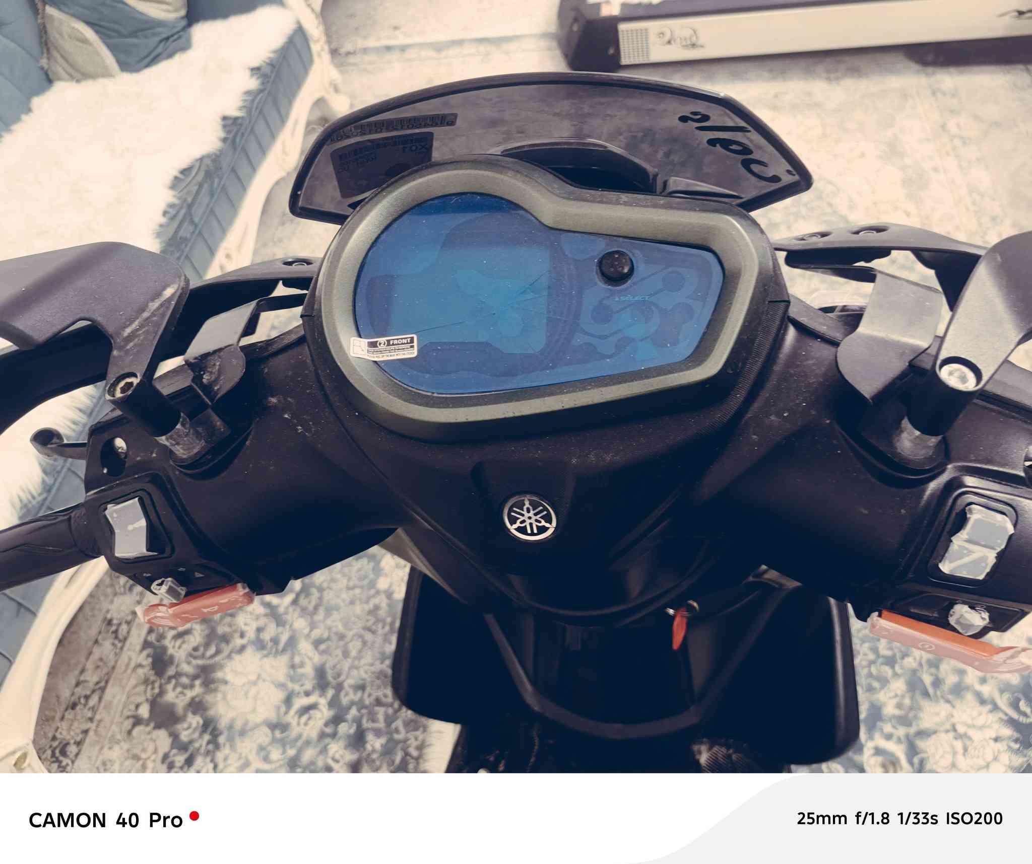 للتواصل ***********
 محرك لايلون نعومه فول دهن كل  15يوم  موتل الدراجه ماشيه 7000 
بيه شخوط بكفر واحد قليله كفاله عامه من كلشي
سعره ثنين و١٠٠وبيه مجال قليل للشراي.
