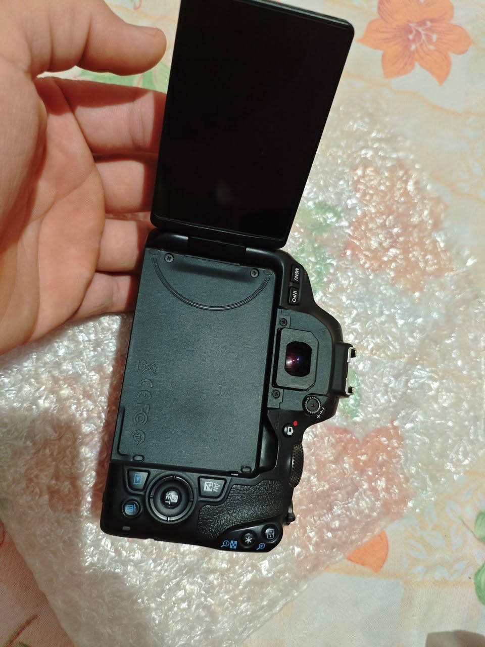للبيع Canon 250D بحالة ممتازة.

24 ميجابكسل

تصوير 4K

شاشة متحركة تاتش

Wi-Fi وBluetooth

كاميرا خفيفة وسهلة الاستخدام

مناسبة للتصوير والفيديو وصناعة المحتوى
حالة زيرو حرفيا


**إذا كنت صاحب هذا الإعلان وتريد حذفه لأي سبب، رجاءا أرسل رسالة إلى الدعم الفني**