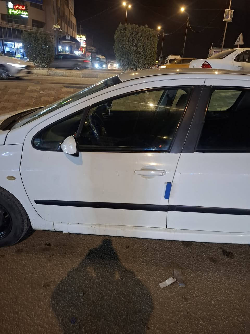 السلام عليكم بيجو فرنسي 307موديل 2004بيها اربع قطع صبغ وتبريد ميشتغل محىك وكير خير من الله العنون الحله مركز مدزينه السعر43 وبيها مجال قليل***********
