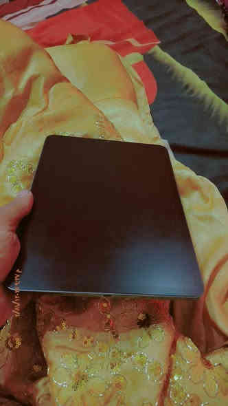 للبيع 
ايباد 11 ايباد 120فريم بوبجي 
ايباد كلش نضيف شخط ما بيه 
بطاريه كلش  حلوه بد ما يصرف وذاكرته 128
غراضه موجوده ايباد نضيف بمعنه الكلمه معتني بيه
سعر 650 جهاز جديد حتي طبع صابع ما بيه  جهاز حلوه كلش مكاني شعب حي اور ***********
