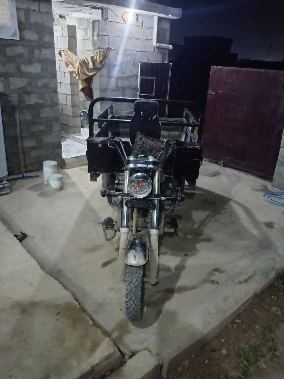 سلام عليكم ستوته للبيع موديل 21منفيس وبليته كهربائيات كلها شغاله فحل عالي بس بيها انمره اثاني وثالث يفلتن اسعر مليون و600وبيها مجال ***********
