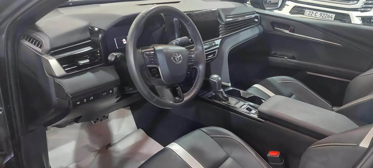 يالله
تويوتا كامري se   2025 ♻️
السيارة  مرقمه بغداد 

‏Toyota Camre   HEV 2025 ♻️هايبرد

لون السياره :سموك )مميز اللون الجديد 🩶

عداد المسافه 7000 mi زيرو 

بلد المنشأ : اليابان 🇯🇵 وارد امريكي 🇺🇸

سعة المحرك 2,5L هجين انسى شي اسمه صرف بانزين

مقاعد جلد ابيض اسود 

عدد 12 AIR BAG

شاحن موبايل اصلي (وايرلس)

رادارات جانبيه

شفتات ستيرن 

لد امامي ليلي ونهاري

لايت زينون LED + بك لايت LED

اشاره مرايه 

تبريد قطعتين 

ويل  كب حجم 17

مفتاح التشغيل بصمة + دخول ذكي +صندوك بصمه

شاشة + كاميرا دوارة اصلية

أوضاع القيادة  Drive Mode

حساسات ضغط اطارات

تبريد شاشة مناخين منفصلين 

قطعتين تبريد

هاند بريك كهرباء 

كروس سرعه

‏ Auto Hold  أوتو هولد 🚘

انظمه القياده :سبورت ،نورمال،eco

ضرر وسونار بالمنشور بدون ايرباك بدون حالوب بدون ملاحظات بس حادث 

السعر 22,600 وبيها مجال بسيط

الموقع بغداد حي الاعلام 

للاستفسار *********** بغداد, العراق
