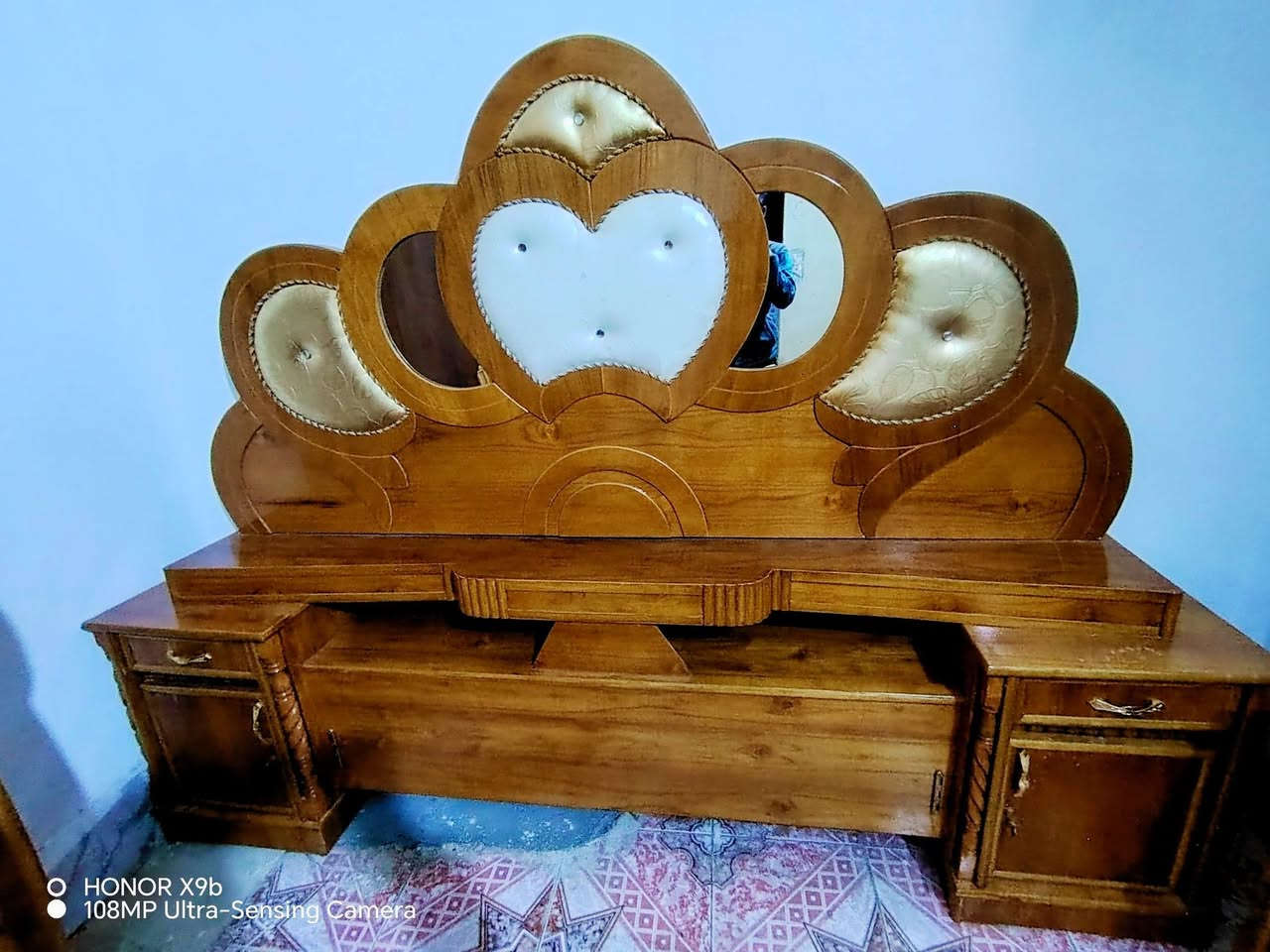 بلااااااااااااااش 
غرفة اخشاب صاج داخل وخارج 6 بيبان ملحق دوشمة جلد جراخة زان شغل الحلة نظافة 100٪ ب مليون  *********** العمارة حي العسكري قرب مدرسة المربد
