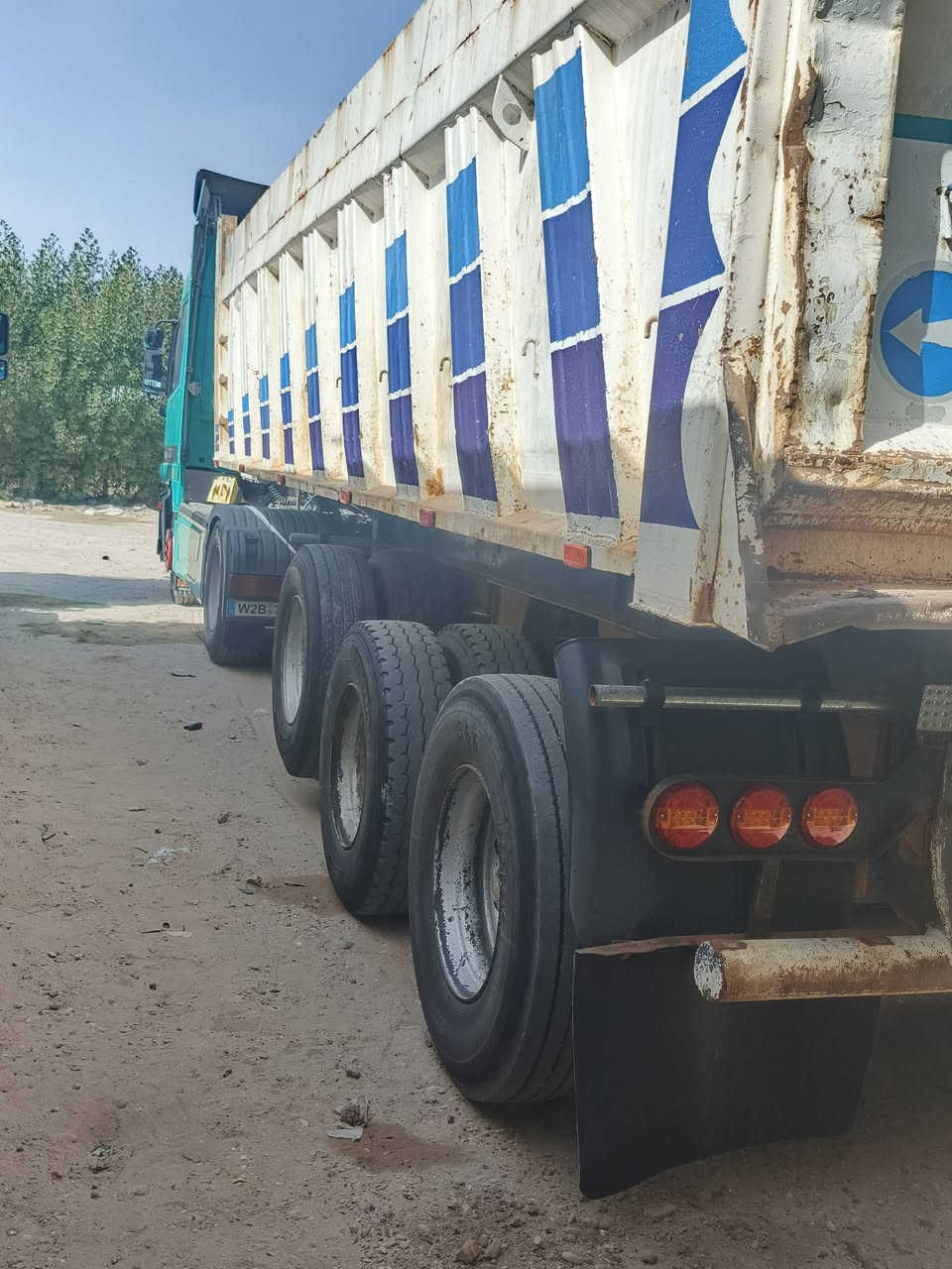 السلام عليكم عربانه قلاب ماكنيسان ثلاث محاور تاير نضيف ذرعه 24 بدون تعلاوه مع تعلاه 28 مكانها الانبار فلوجه
سعر 130 بيها مجال للاستفسار ***********
