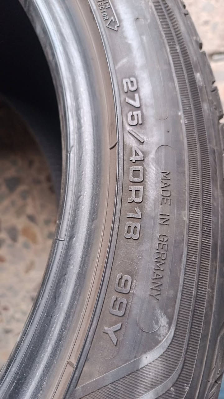 سلام عليكم
حجم 275/40/18 
رياضي نوعيه كودير 
سعر زوج 100 
حله حي صناعي 
***********
