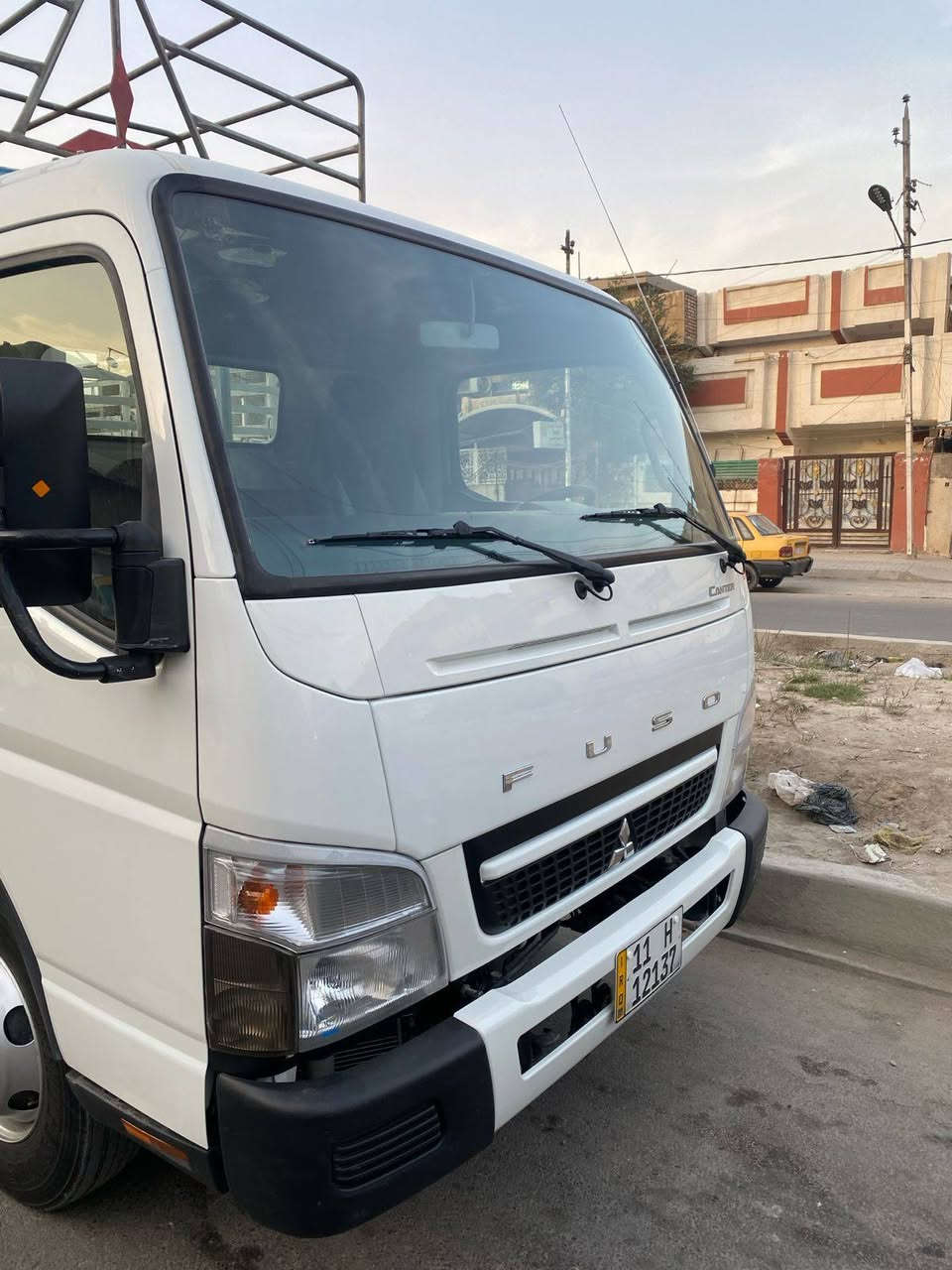 السلام عليكم كنتر مديل ٢٣ السياره تخم تاير محجر سنويه  ٣٨٠٠ طن بغداد مداور ثاني يوم  جاهزه بدون صبغ مكان بغداد جميله السعر *********** / ***********
