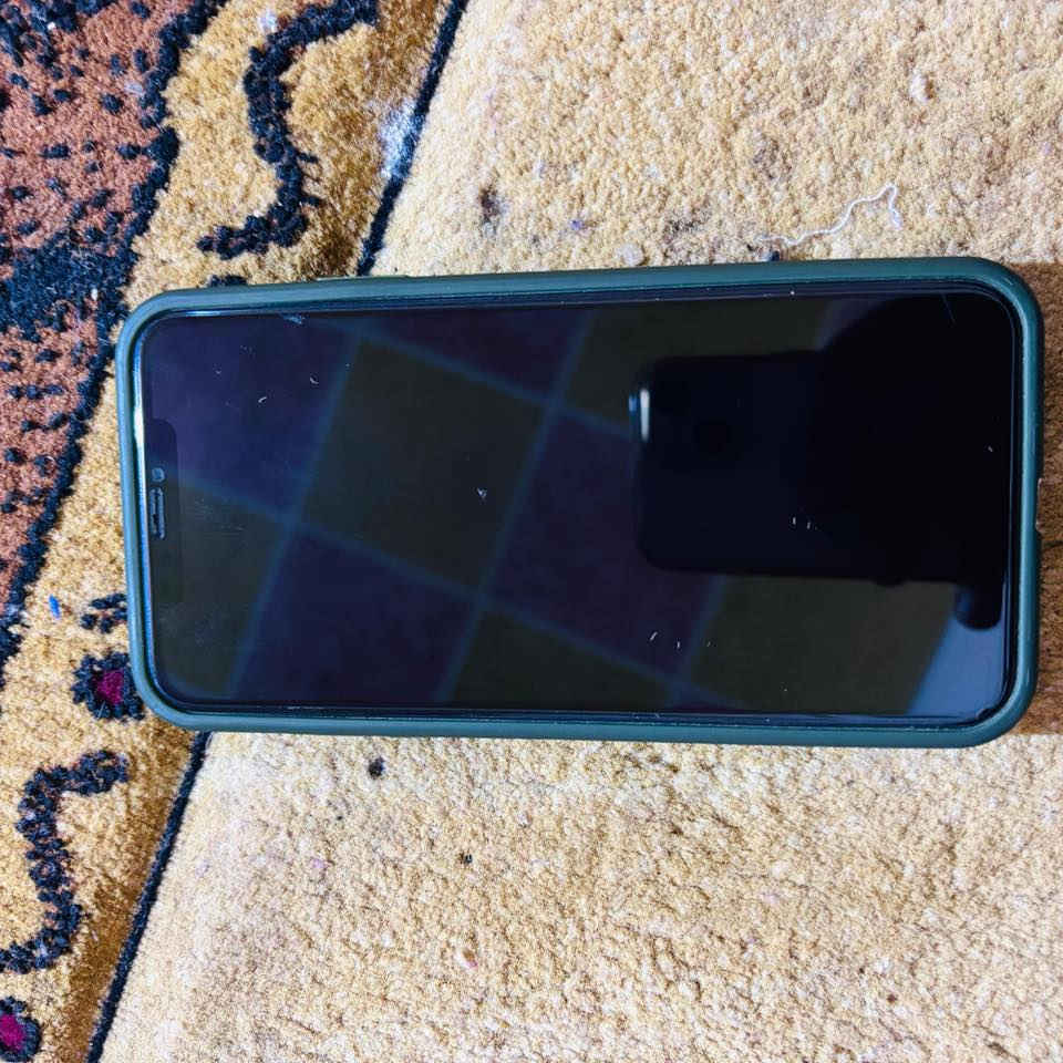 السلام عليكم ١١برو ماكس للبيع فقط ذاكره ٢٥٦ كله بلادي حته (الشاشه بس فقط مرفوعه ) كله شغال اي عيب مابي بطاريه ٧٩ سعر ٢٧٥…رقم *********** متواجد وتساب
