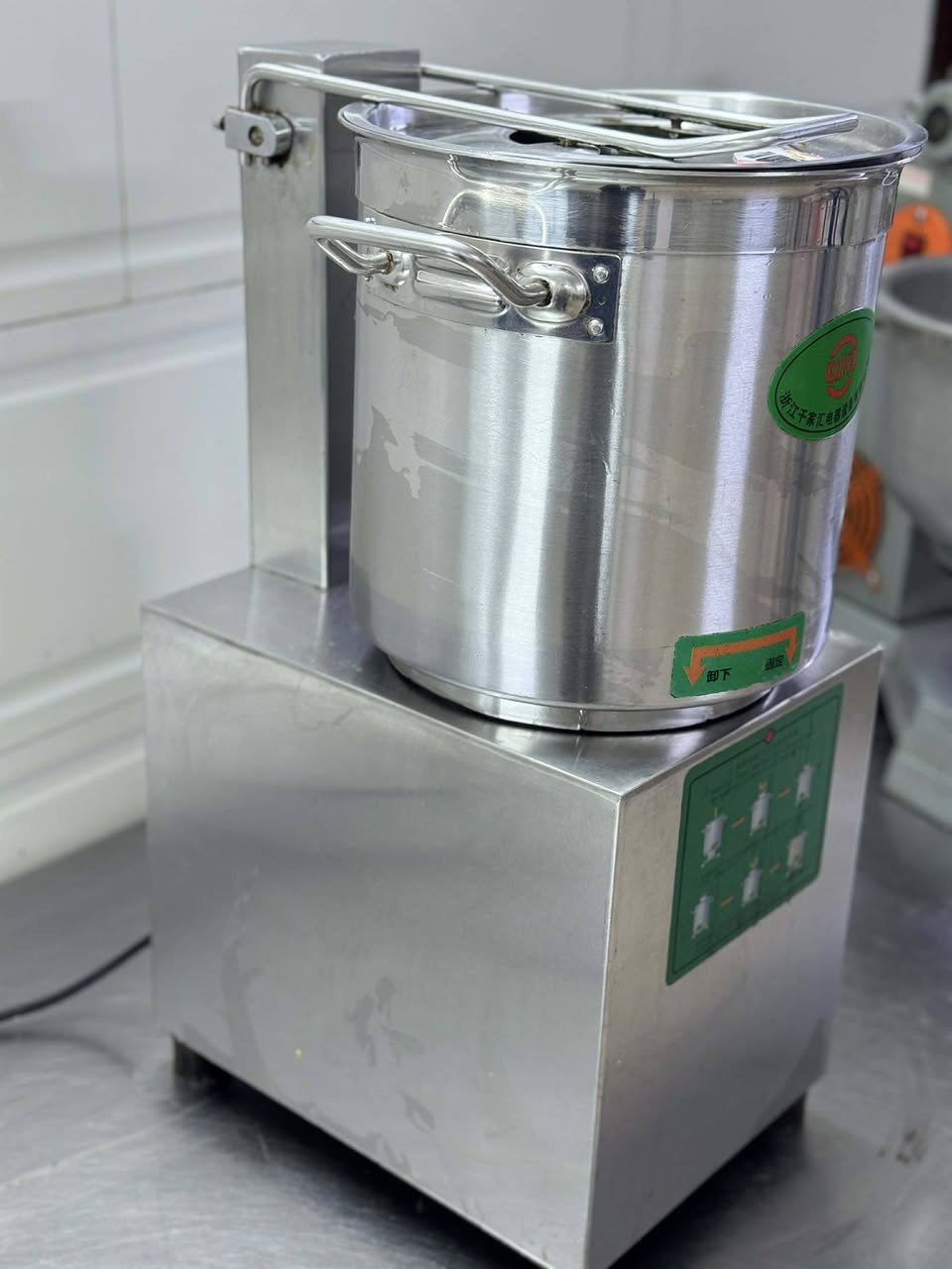 السلام عليكم
خلاط حمص ٢٥٠
عجانه صغيرة ١٧٥
كسارة فستق ٣٠٠
***********
