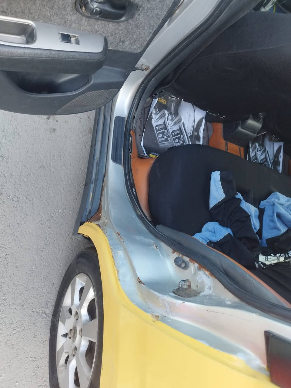 سلام عليكم نيسان فيرسه للبيع السياره حلوه  موديل 2010السياره جاهزه  كير مكينه  تبريد ميشتغل صدر تخم تاير جديد تحويل ثاني يوم عنوان بغداد سيدية السعر 50
***********
