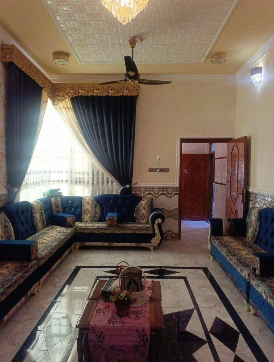 .. بيــع مستعجــل ..
السلام عليكم
من رخصت الادمن
⭕ دار سكن للبيع في الرمادي معه الاثاث 
الصوفية مقابل مطعم القصر الابيض
♻️ مساحة الدار 225 م 
♻️ ( الواجهة 15 × 15 النزال )
♻️ عرض الشارع 8 م تبليط جديد
جنس العقار طابو زراعي 
سند 25 فسفوري تحويل مباشر
نوع البناء بلوك مجوف ⚜️
يتكون من استقبال و صالة ومطبخ 
وغرفتين نوم وصحيات و كراج 
ومنور ومجموعة صحيات خارجية
السعر 125 مليون وقابل للتفاوض


**إذا كنت صاحب هذا الإعلان وتريد حذفه لأي سبب، رجاءا أرسل رسالة إلى الدعم الفني**