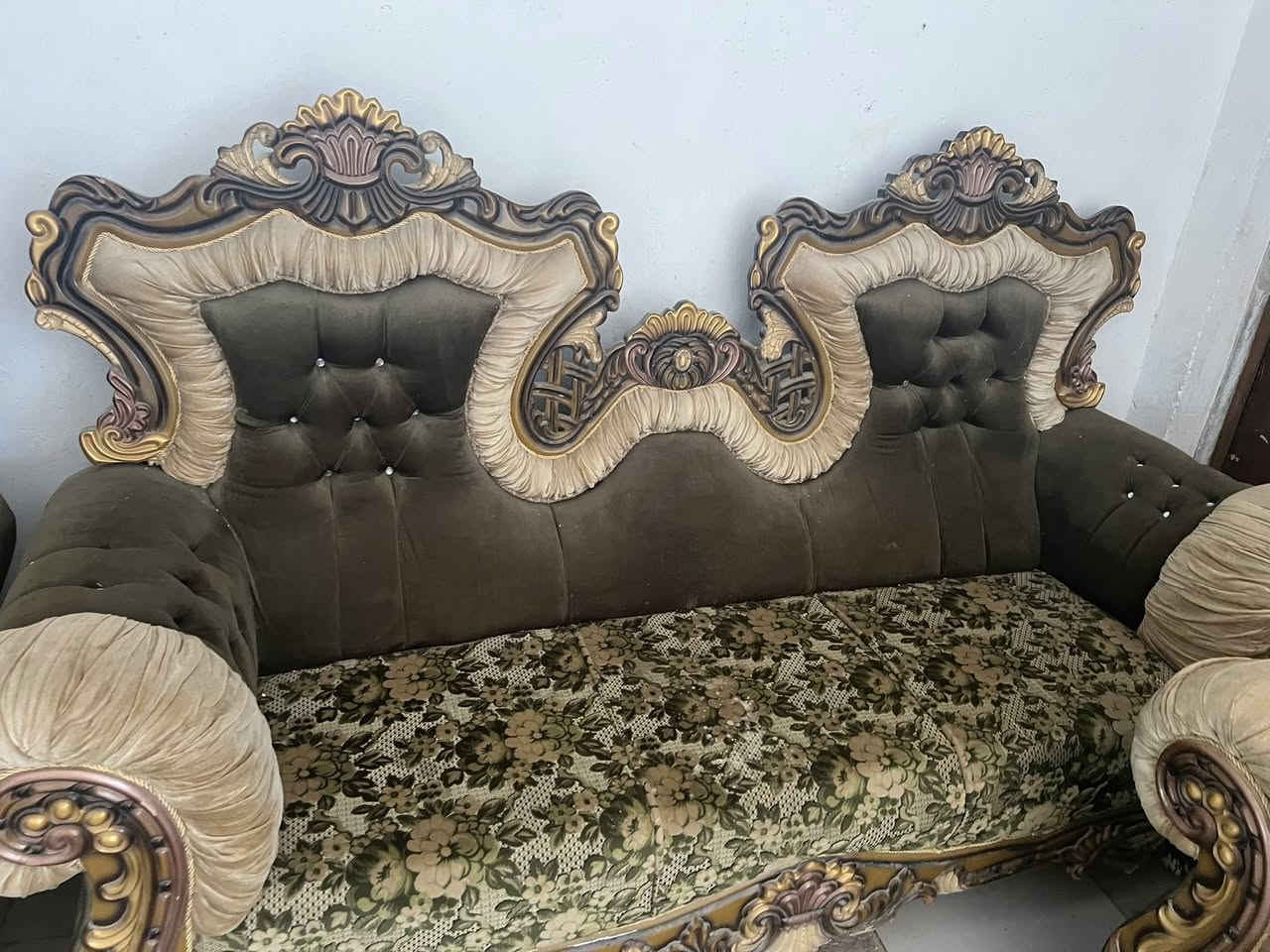 السلام عليكم تخم للبيع نظيف 
*********** راسلني واتساب وبيك خير وتدلل
