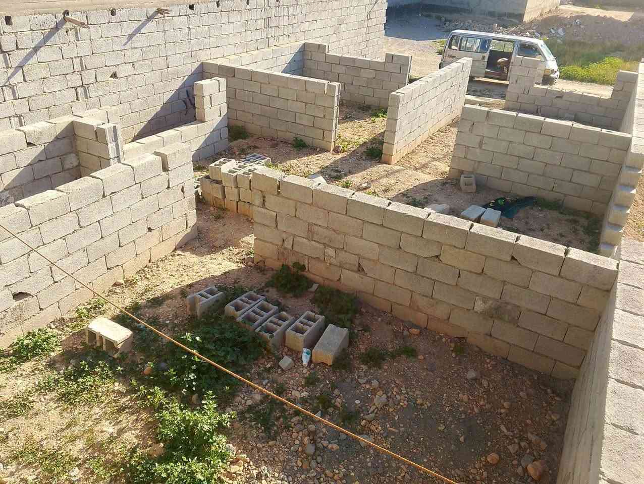 بتلو للبيع شهربان شارع چوينه خلف محلات الدجاج مساحه 144م 8*18 الاتصال على الرقم ***********
