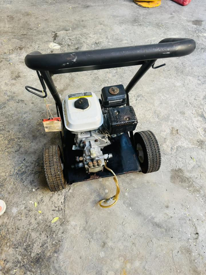 مضخة غسل مال حاوية اجتي وي محركات يابانية ومولدات نظيفة جدا شغال نكرة مستعمل قليل جدا بعدة بدهن شركة كفالة عامة شرط برغي مامفتوح وصوت ناعم جدا ودفع قوي ومضخة حجم كبير 
السعر 300 مكاني بغداد 
***********
