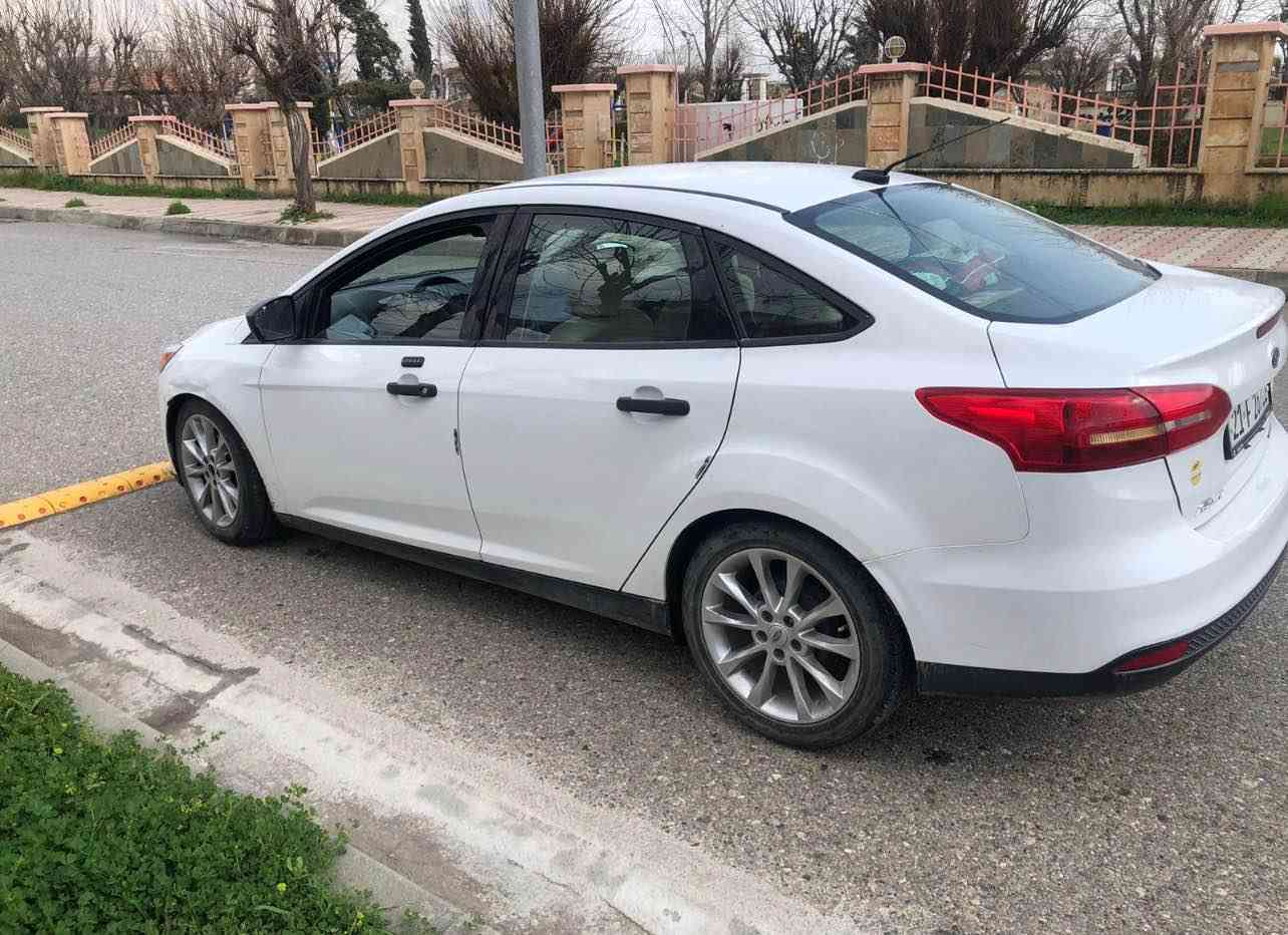 فۆرد فۆکس  
2016  
مەکینە 20 بێ تۆڕبۆ  مەرغوب 
گێڕوو مەکینە بەشەرت 
گێڕی لۆکی لەسەرە 
سەیارەکە بە ناوی خۆمە  ڕەقەم و سەنەوی تا مانگی 9 ی 2029 تازەیە  
 6 پارچەی بۆیاغە بەبێ ناو گرتن 
پێش و پشتی کەپسە 
کامێرە بیلادی 
سپێری دانەبەزیوە 
88 هەزار مایل ڕۆشتوە 
تەبریت و ساردو گەرمی بەشەرت 
سەیارەی ماڵەوەیە هەموو شتێکی بەشەرتە  
***********
***********
رقم شانسی1FADP3E24GL202332 رانية, السليمانية
