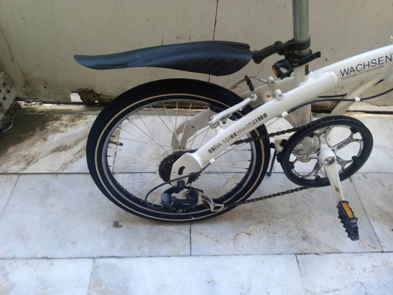 السلام عليكم
بايسكل ياباني للبيع كسر حاوية سعر 100 وبي مجال المواصفات :-
1- لون ابيض 🤍.
2- حجم البايسكل 20🤍.
3- نوع المعدن المنيوم 🤍.
4- تايرات خط ابيض كتان اصلي 🤍.
5- كير خلفي 6 نمر شغال 💯.
6- بريك امامي + خلفي شغال 💯.
   مكاني بغداد الشعب شارع الصحة قرب سوق الصبح رقمي للستفسار *********** . يتوفر خدمة توصيل بغداد فقط.
