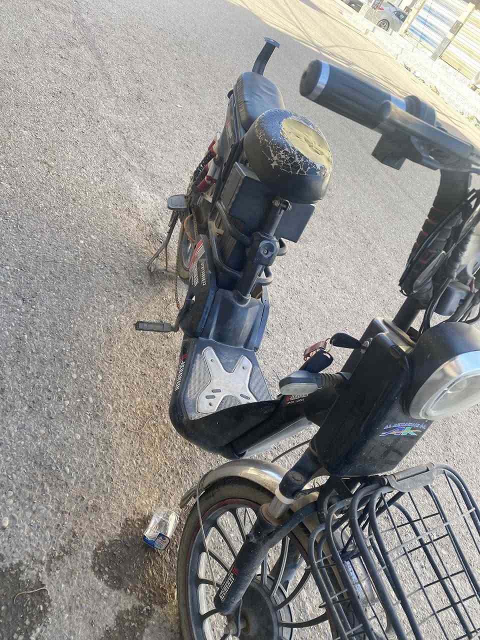 دراجة شحن للبيع (مستعمل نظيف) 🚲⚡البطارية بحالة ممتازة جداً.
شحن سريع اربع بطاريات 
غراضه كامله 
السعر خاص وبي مجال بسيط للشراي 
مكاني (ديالى/بعقوبه) 
للتواصل خاص 
الرقم (***********)
#دراجه_شحن#دراجه#للبيع#مستعمل
#دراجه_للبيع
