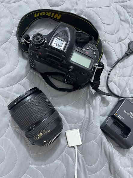 🔹 الحالة:استعمال وسط
🔹 العدسة:  18-140 
🔹 الملحقات: بطارية أصلية + شاحن أصلي

✨ مميزات الكاميرا:

دقة 24.1 ميجابكسل

تصوير فيديو Full HD

شاشة 3.2 إنش عالية الدقة

نظام تركيز تلقائي سريع ودقيق

💰 السعر المطلوب: 300 قابل للتفاوض
📍 الموقع: (كربلاء)
📞 للاتصال/واتساب: ***********
