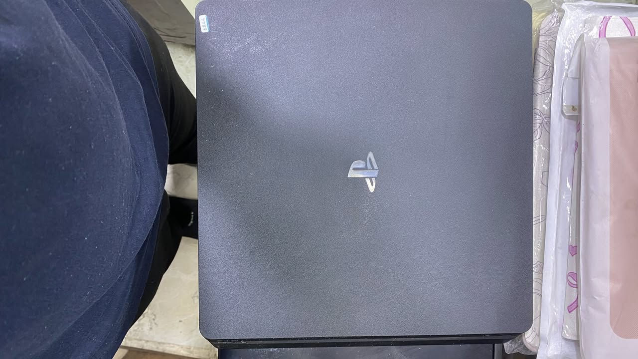 بلي فور سلم مهكر 
بداخله لعبتين بيس ٢٠٢٦ 
وgta 5
دبل جوستك وكيبل اجدي وكارتون الجهاز
الجهاز لوك ستيكر ما مفتوح جداً نضيف 
سعره ٢٥٠ الف
مكتب dr.phone 
شارع خجو قرب اسواق كاضم
***********
