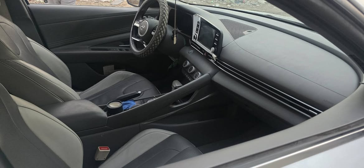 Hyundai Elantra 2022 هونداي النترا خليجي
خليجيه مكفوله كفاله عامه من الصبغ و التبديل
محرك و كير مكفول شرط الفحص
رقم بغداد الجديد سنويه و هزه جدد
ماشيه59 الف حقيقي
المواصفات فول :
- محرك حجم 2,000 دوش
- فتحة سقف سلايد روف
- تشغيل عن بعد
- بصمة تشغيل و ابواب 
- شاشة وسائط Carplay/AndroidAuto
- كاميرا خلفية دوارة
- حساسات اصطفاف
- ثلاث وضعيات قيادة Sprot/normal/smart
- تبريد قطعتين
- صندوق ذكي
- ويل كب 17 / عدد 5 
- تحكمات ستيرن جهتين
- لايتات و بك لايتات Led
- اشارة بالمري + مري شفط
- بصمة عدد 2
جاهزه من جميع النواحي ترايها زيرو
السياره بوضع الشركة 
عنواني بغداد / 
للاستفسار :/***********/
***********
