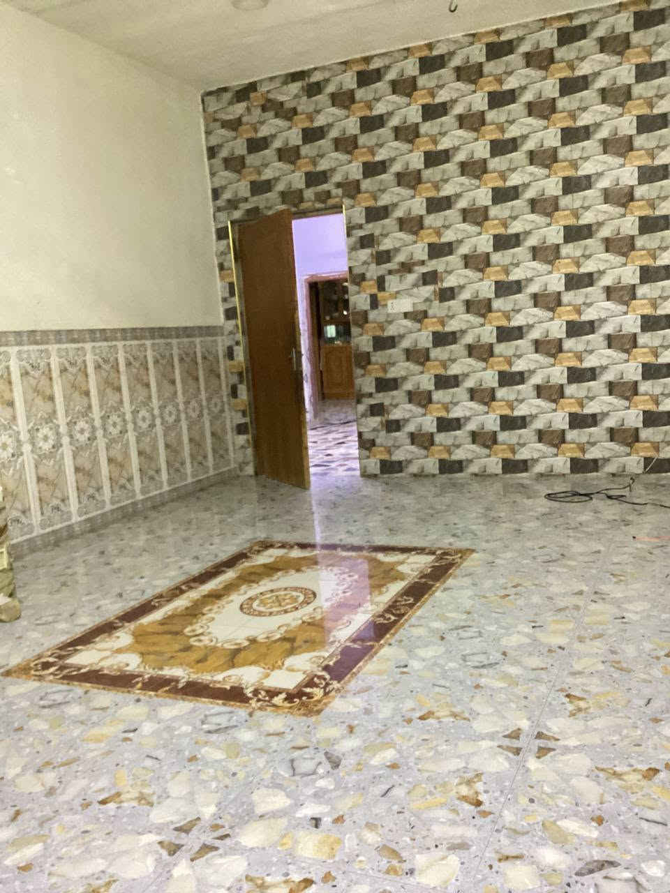بيت  طابو مساحته 200 طابقين .بي  اربع  غرف  وركن ومقابيله مدرسه ومنتزهه مكان حي الحريه 
***********
***********
